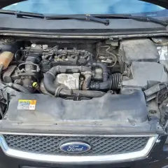 Silnik Ford Focus MK2 1.6 benzyna, widok komory silnika.