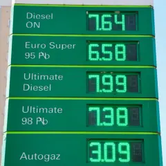 Ceny paliw na stacji: Diesel ON 7.64, Euro Super 95 Pb 6.58. Zastanawiasz się, dlaczego olej napędowy jest droższy niż benzyna?