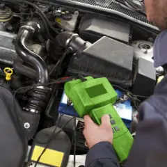 Słaby akumulator objawy diesel - jak rozpoznać problemy z silnikiem?
