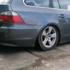 Gdzie jest kompresor nivo w BMW E61? Oto kluczowe informacje