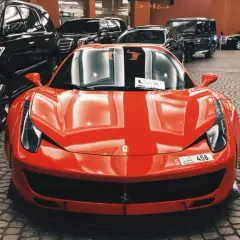 Ile kosztuje nowe ferrari? Ceny modeli i co wpływa na ich wartość