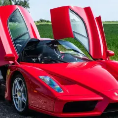 Ile kosztuje Ferrari Enzo? Poznaj szokujące ceny tych aut!