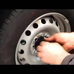 Jak łatwo i bezpiecznie zdjąć koło zapasowe w Fiat Ducato – praktyczne wskazówki