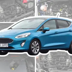 Niebieski Ford Fiesta MK5 z widocznym silnikiem pod maską.