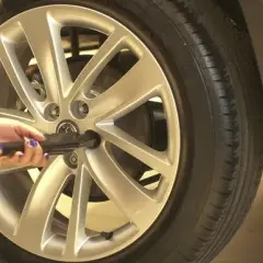 Jak łatwo wyjąć koło zapasowe w Opel Combo – krok po kroku bez problemów