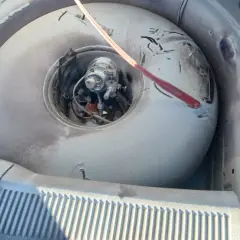 W bagażniku samochodu widoczna jest butla LPG. Ważne jest, aby wiedzieć, ile czasu jest ważna butla LPG, aby zapewnić bezpieczeństwo.