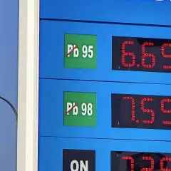 Cena paliwa Pb 95 to 6.69, a Pb 98 to 7.59. Liczba oktanowa informuje o odporności paliwa na spalanie stukowe.