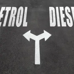 Benzyna czy diesel do miasta: co wybrać, aby zaoszczędzić?