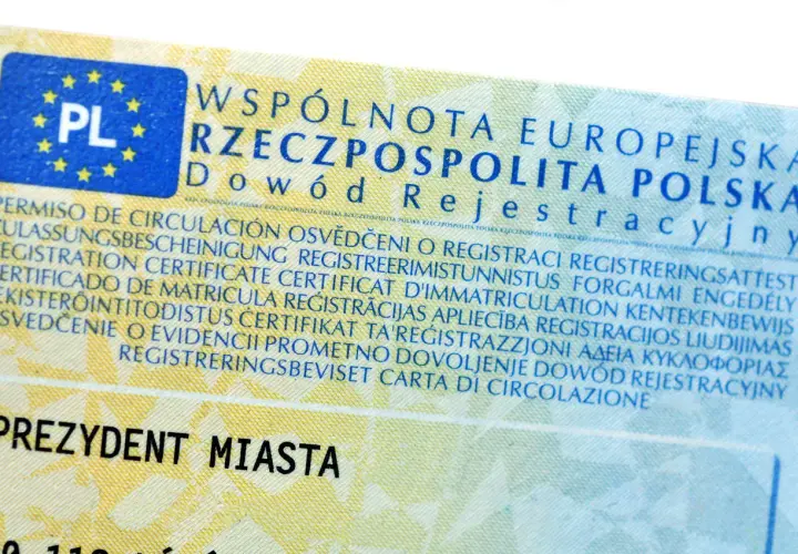 Zgubiony dowód rejestracyjny? Ten dokument z symbolem PL i wieloma językami to dowód rejestracyjny pojazdu.