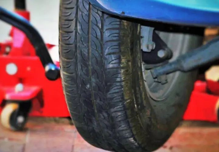 Jak zdjąć koło zapasowe Iveco Daily - uniknij problemów na drodze
