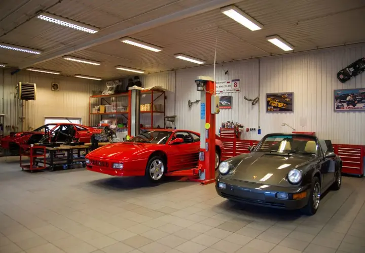 Ferrari czy Porsche: Który samochód sportowy wybrać i dlaczego?