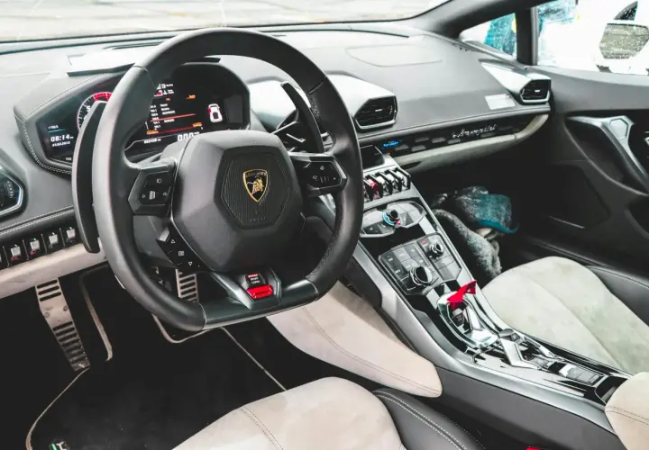 Dobór wzmacniacza do systemu car audio – jak uzyskać idealne brzmienie w samochodzie?