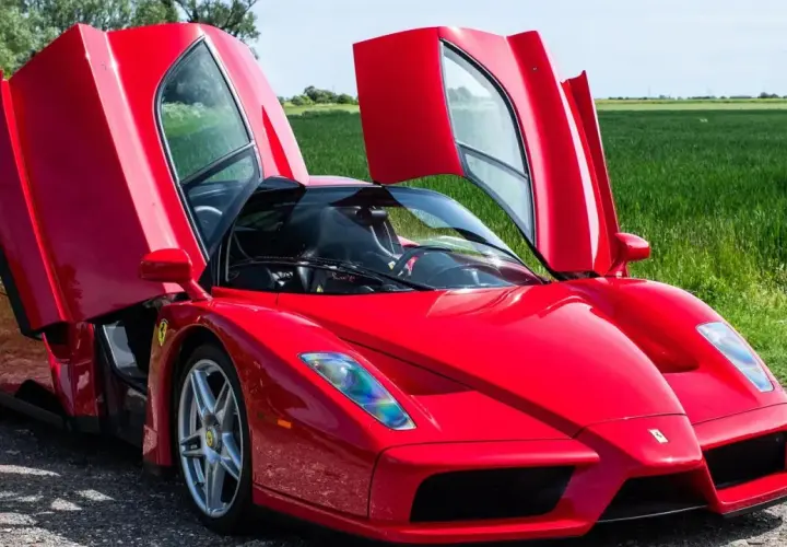Ile kosztuje Ferrari Enzo? Poznaj szokujące ceny tych aut!