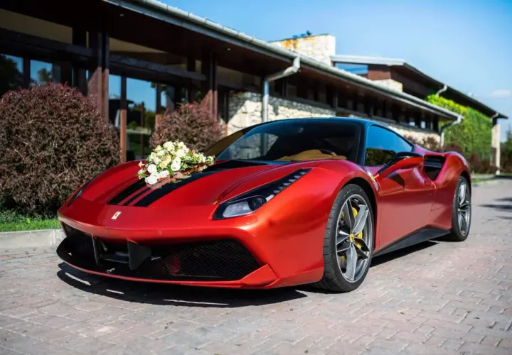 Ile kosztuje wypożyczenie Ferrari? Ceny, modele i ukryte koszty