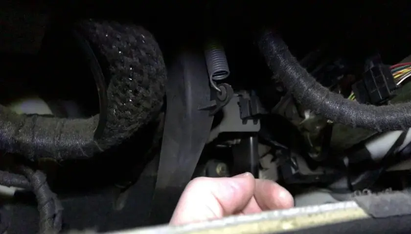 Jak wymienić czujnik kąta skrętu w BMW E46 i uniknąć problemów