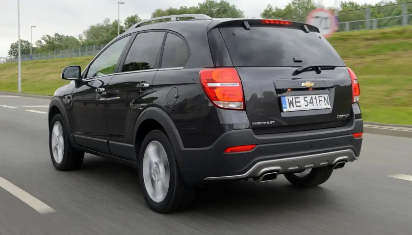 Chevrolet Captiva 2.2 diesel na drodze. Ten silnik zapewnia moc i oszczędność.