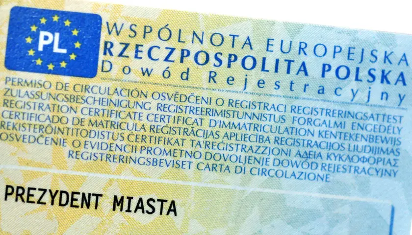 Zgubiony dowód rejestracyjny? Ten dokument z symbolem PL i wieloma językami to dowód rejestracyjny pojazdu.