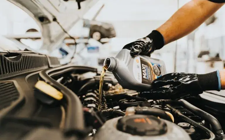 Jaki olej do Mazdy 6 2.0 diesel? Uniknij kosztownych błędów