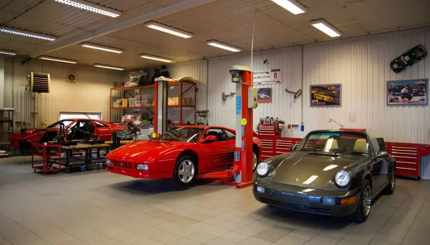 Ferrari czy Porsche: Który samochód sportowy wybrać i dlaczego?