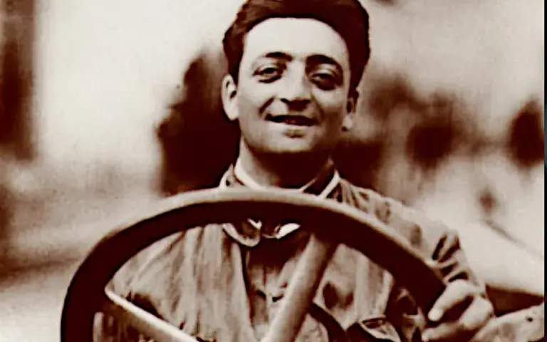 Kim był Ferrari? Poznaj fascynującą historię Enzo i Amadeusza