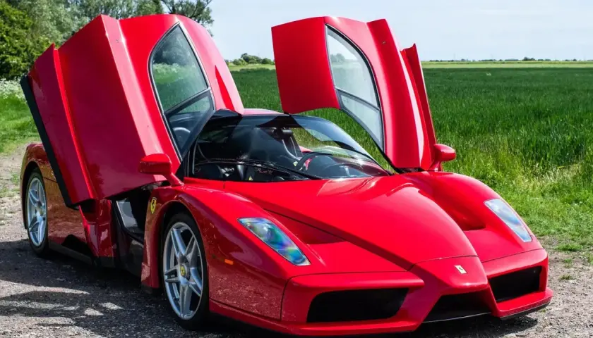 Ile kosztuje Ferrari Enzo? Poznaj szokujące ceny tych aut!