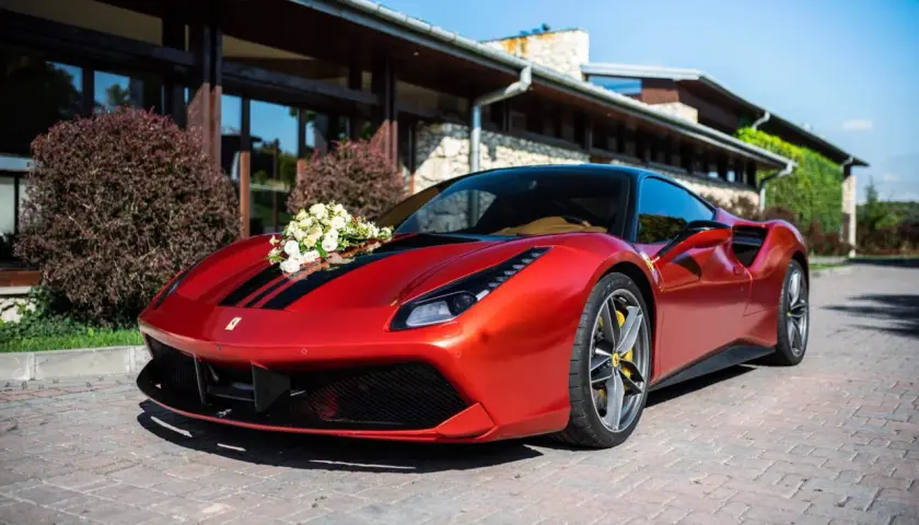 Ile kosztuje wypożyczenie Ferrari? Ceny, modele i ukryte koszty