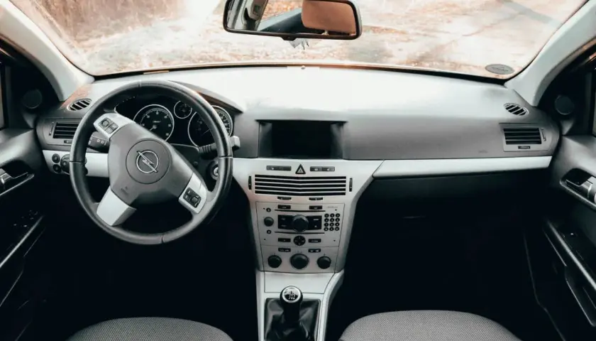 Ile pali Opel Astra 1.6 benzyna? Rzeczywiste spalanie i koszty użytkowania