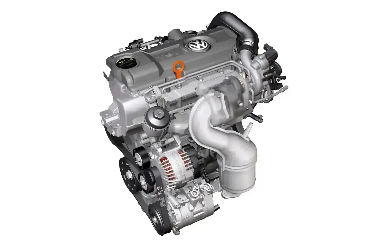 Silnik Volkswagen z turbosprężarką. Czy on to jest diesel? Wygląda na to, że tak, z charakterystycznym układem dolotowym.