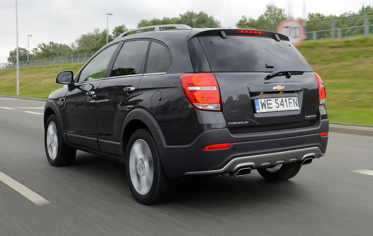 Chevrolet Captiva 2.2 diesel na drodze. Ten silnik zapewnia moc i oszczędność.