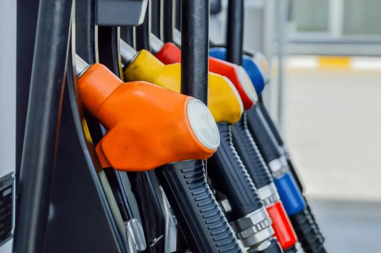 Kolorowe pistolety na stacji paliw. Czy warto tankować VERVA Diesel? Zastanawiasz się nad wyborem paliwa do swojego diesla?