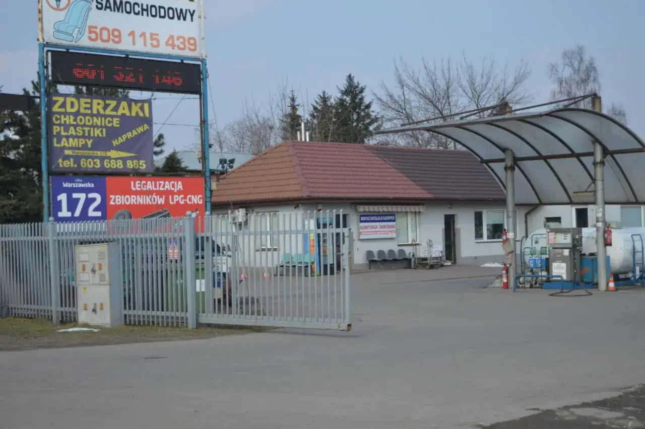 Warszawska 172: ile kosztuje legalizacja butli LPG? Sprawdź ofertę serwisu samochodowego.