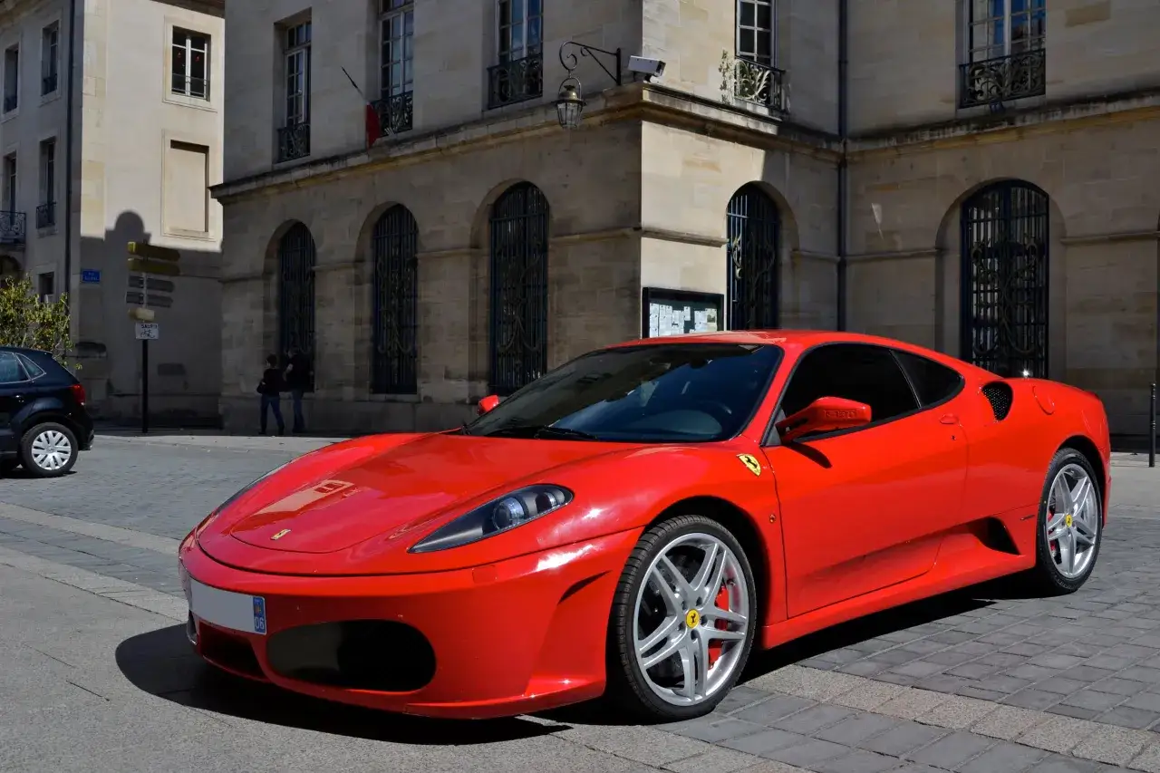 Zdjęcie Ile kosztuje najtańsze ferrari? Ceny, które mogą zaskoczyć