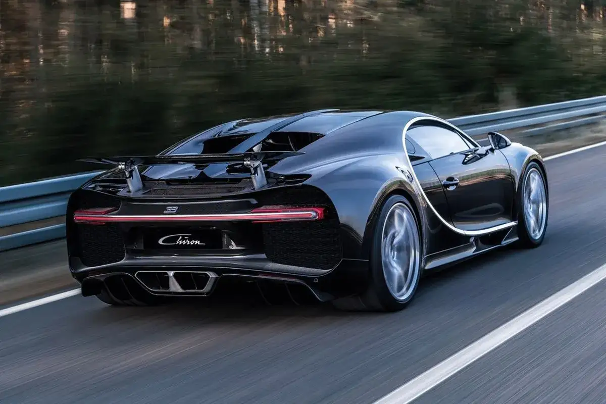 Zdjęcie Ile pali Bugatti Chiron? Zaskakujące dane o zużyciu paliwa